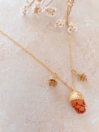 Image 5 of Collier " Sylvia" avec pomme de pin