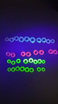 2 additional UV glass beads 