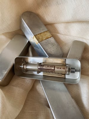 Image of Seringues anciennes en verre