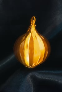 Image 3 of Onion Christmas bauble 