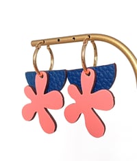 Image 12 of Boucles d'oreilles "Nerina" en cuir upcyclé 