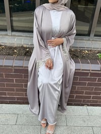 Image 3 of Zaynah lilac abaya