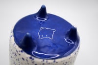 Image 2 of kiss?? buttfrog cup with little legs