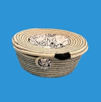 Image 3 of Handmade rope basket with lid