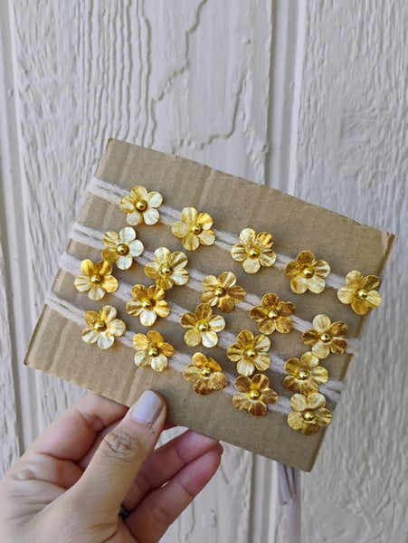 Image of Gold flowers Tieback 