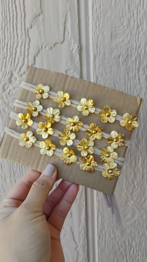 Image of Gold flowers Tieback 