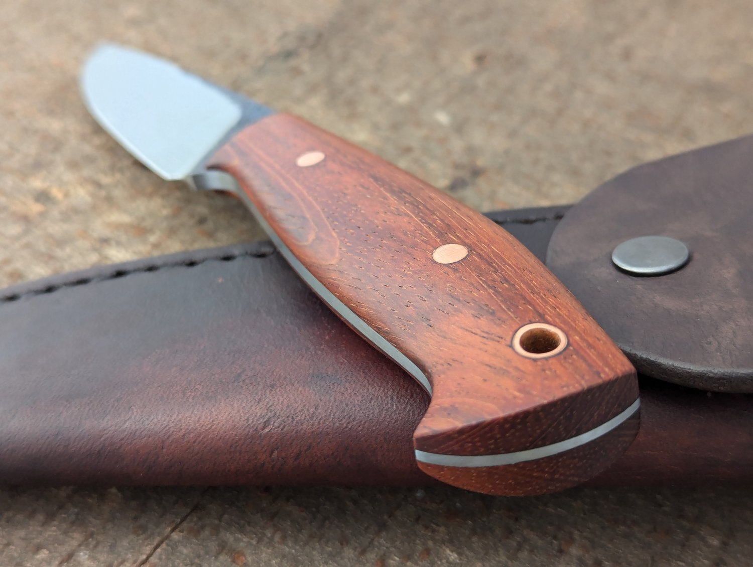 Image of Full-tang bushcraft knife 