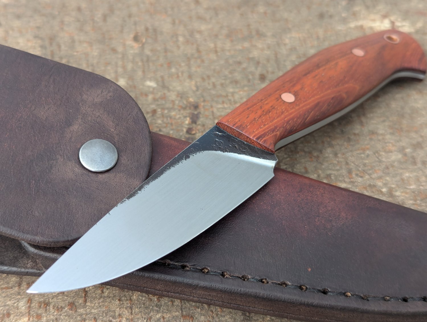 Image of Full-tang bushcraft knife 