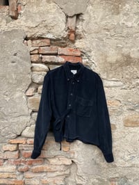 Image 1 of Camicia upcycling nera con fiocchetto laterale