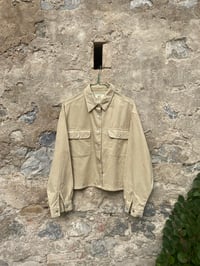 Image 2 of Camicia upcycling crop beige