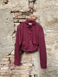 Camicia upcycling con arricciature laterali