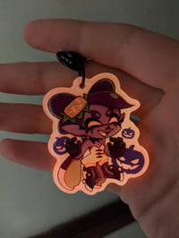 Image 1 of Glow-in-the-dark Callie Splatoween keychain 