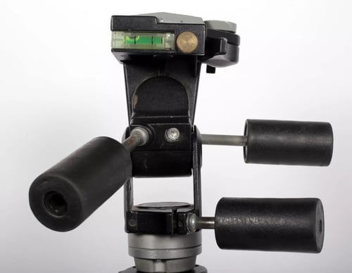 Image of HEAVY DUTY Manfrotto Bogen 3033/074 tripod with 3047 three way head #4771