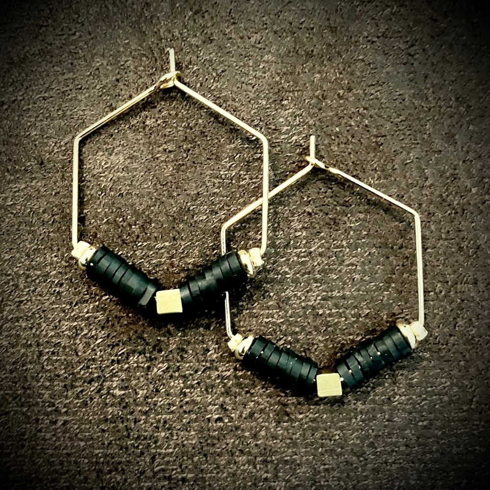 Image of Créoles hexagonales dorées