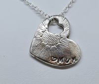 Image 1 of Silver Daisy Mum Heart Pendant (SJ062)