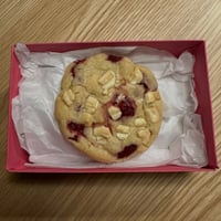 Rasberry-White-Chocolate Cookie