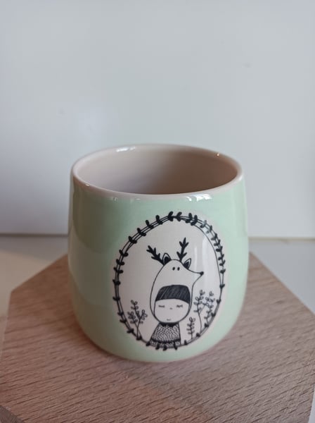 Image of Petite tasse fillette cerf celadon 