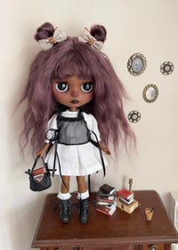 Image 4 of Lila