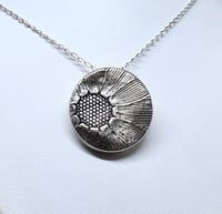 Image 1 of Silver Daisy Pendant (SJ049)