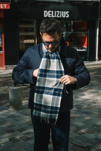 Image 3 de L'écharpe tartan gris