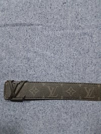 Image 5 of LV Logo Black