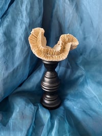Image 1 of Création unique : corail monté sur socle en bois