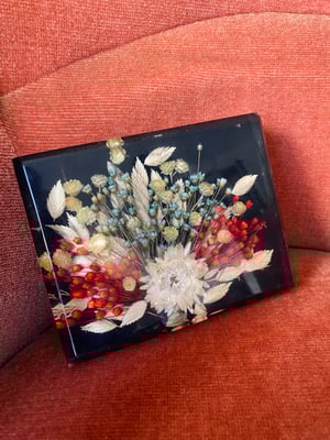 Image of Presse paper en résine avec inclusion de fleurs