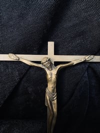 Image 3 of Petit crucifix en bronze