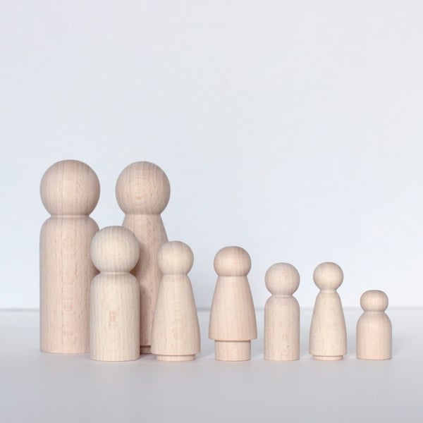 Image of Petites personnes en bois brut