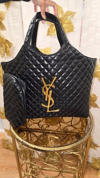 BLACK TOTE W/FREE POUCH