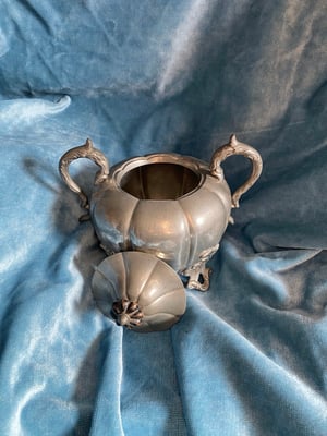 Image of Théière ancienne James Dixon & Sons en forme de citrouille