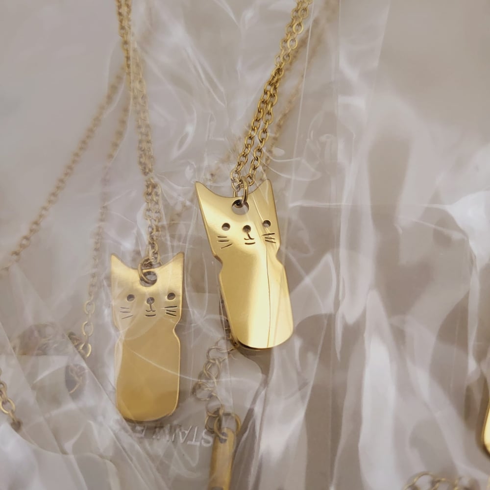 Image of Laser Engravable Cat Face Pendant Blanks with Necklace.