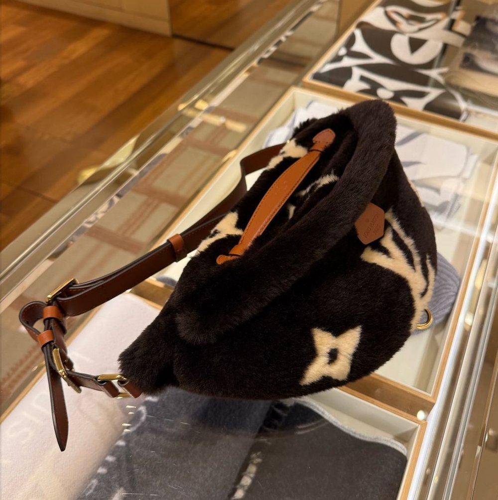 LV Shearling Bumbag 