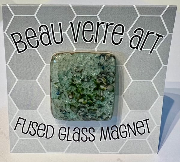 Image of Beau Verre Art Fused Glass Magnetic Needle Keeper