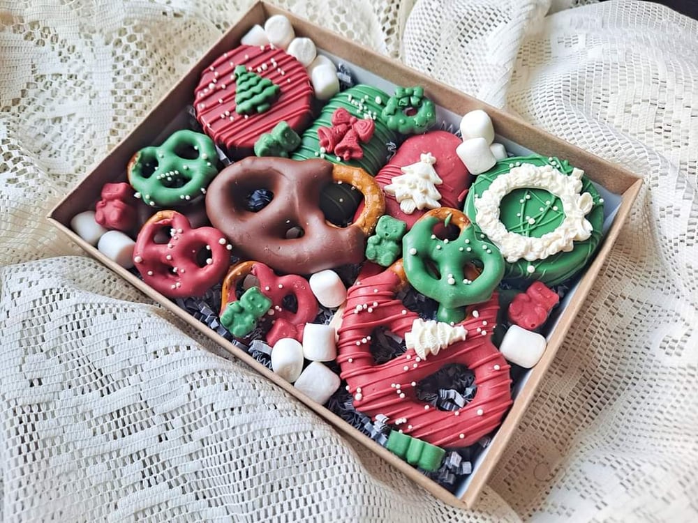 Image of Christmas Treat Box (Traditional)