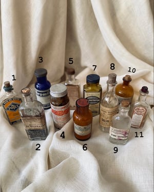 Image of Véritables flacons d'apothicaire anciens, taille moyenne