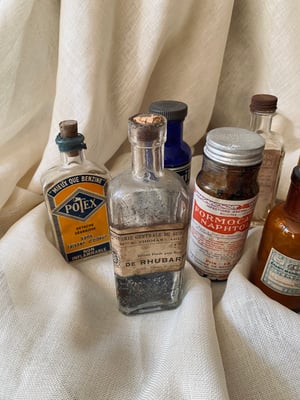 Image of Véritables flacons d'apothicaire anciens, taille moyenne