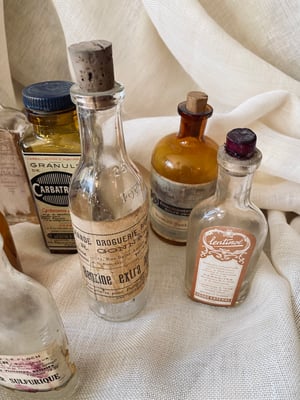 Image of Véritables flacons d'apothicaire anciens, taille moyenne