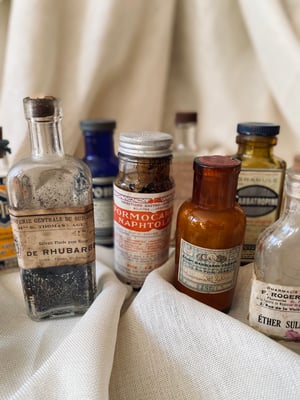 Image of Véritables flacons d'apothicaire anciens, taille moyenne