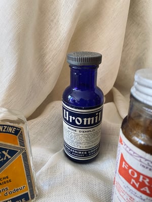 Image of Véritables flacons d'apothicaire anciens, taille moyenne