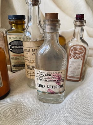 Image of Véritables flacons d'apothicaire anciens, taille moyenne