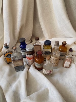 Image of Véritables flacons d'apothicaire anciens, taille moyenne