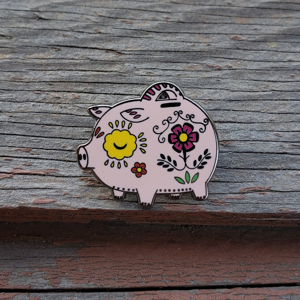 Puerquito Enamel Pin 