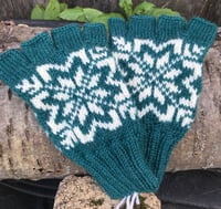 Image 2 of Woodland gloves - Emerald green - Ready to ship