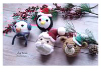 Image 1 of Bolas Navideñas Personajes en Tricotín