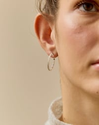 Image 3 of Pendientes Victoria M