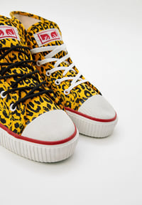 Image 3 of Zapatillas Warriors x Obey Leopard energy yellow en liquidación.