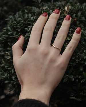 Image of 18ct gold, 2mm, horn textured, wishbone ring