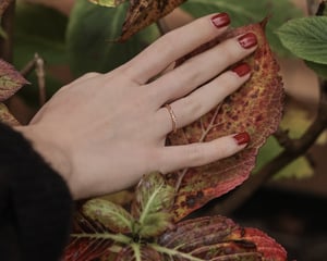 Image of 18ct rose gold 2mm laurel leaf carved ring