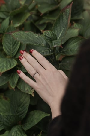 Image of 18ct white gold 2mm horn texture ring